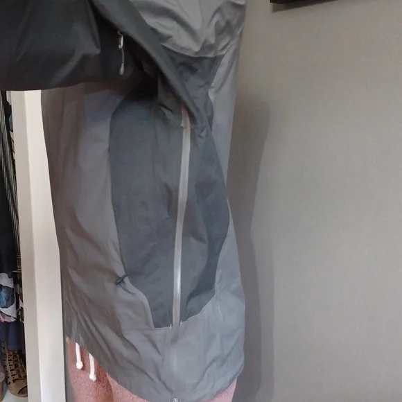 Outdoor Research Women's Shell Windbreaker hood zips into collar & side zip - Picture 6 of 15